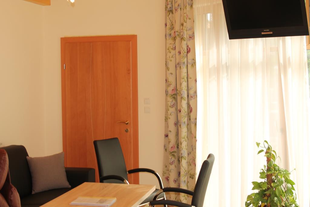 Gastehaus Zur Schonen Aussicht Bed and Breakfast Spitz an der Donau Rum bild