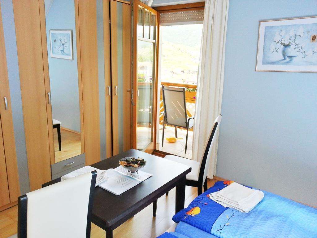 Gastehaus Zur Schonen Aussicht Bed and Breakfast Spitz an der Donau Rum bild