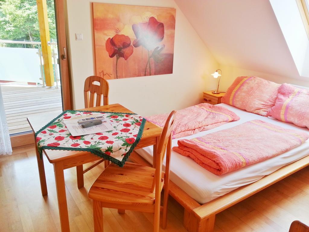 Gastehaus Zur Schonen Aussicht Bed and Breakfast Spitz an der Donau Rum bild